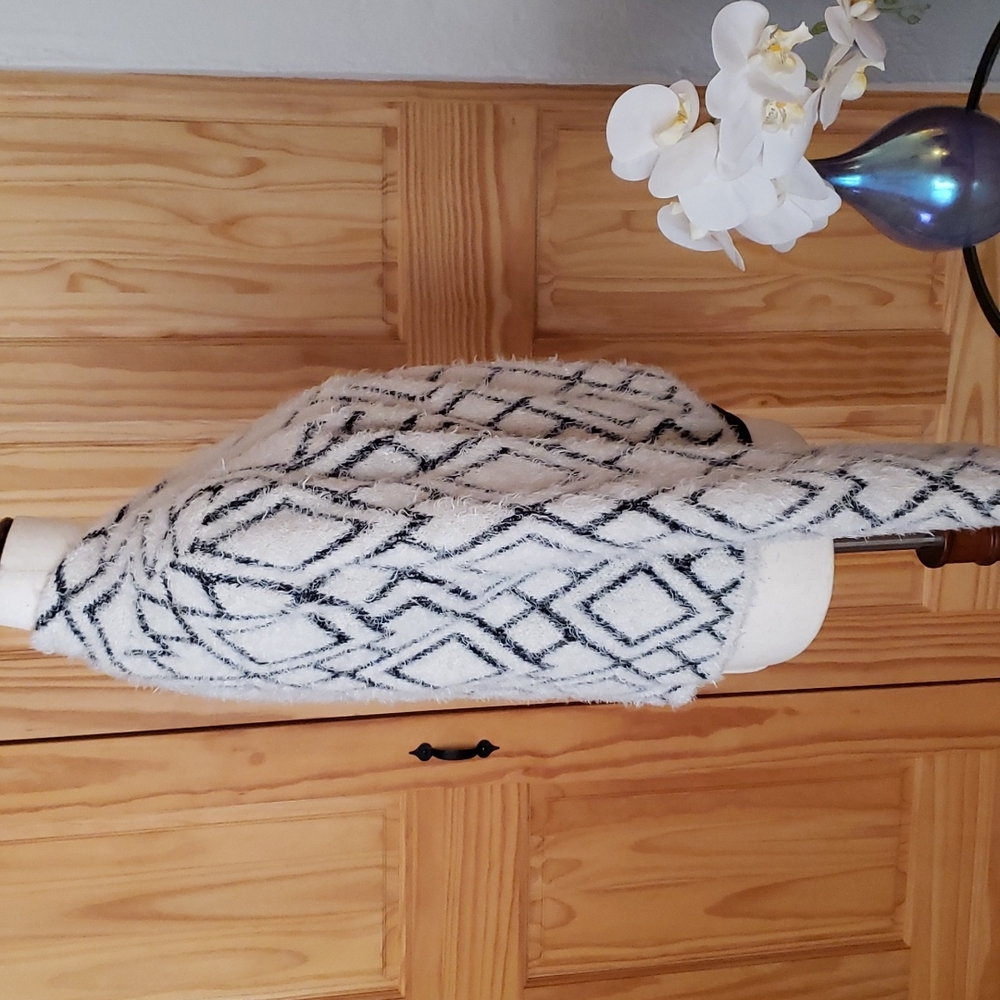 Avec Les Filles Black & White Eyelash Cardigan Size M - Picture 4 of 10